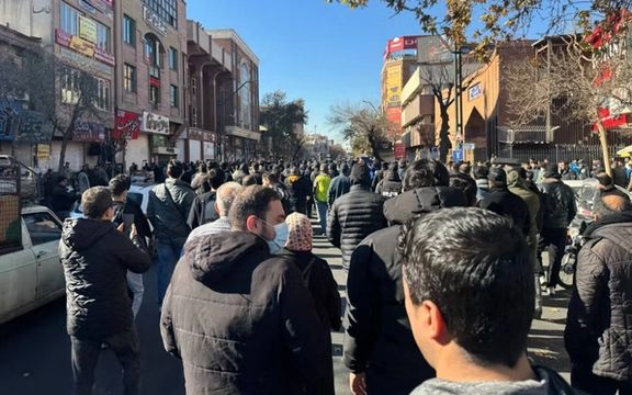 شعارها در خیزش ملی ایرانیان؛ مردم چه میخواهند؟