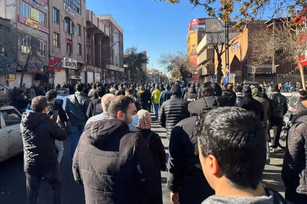 شعارها در خیزش ملی ایرانیان؛ مردم چه میخواهند؟