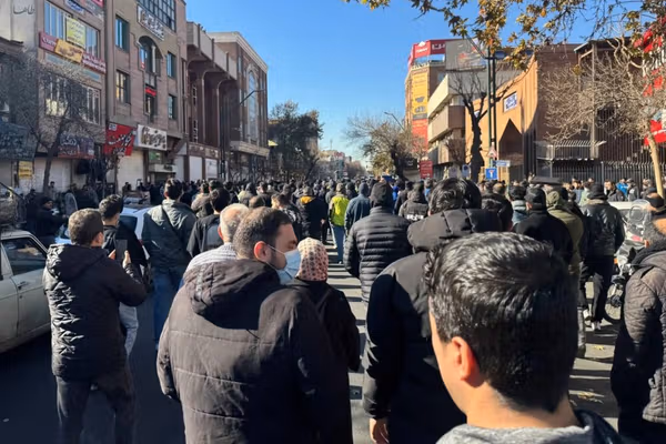 شعارها در خیزش ملی ایرانیان؛ مردم چه میخواهند؟