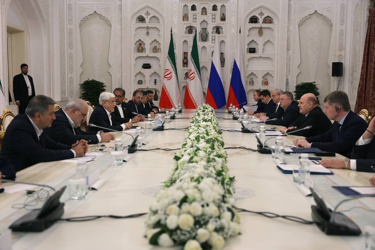 عارف: آمریکا باید هزینه شرایط ایجادشده در تنگه هرمز را بپردازد