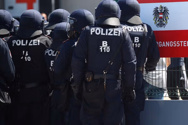 اتریش از کشف انبار سلاحی خبر داد که احتمالا با حماس و حمله تروریستی در اروپا مرتبط است