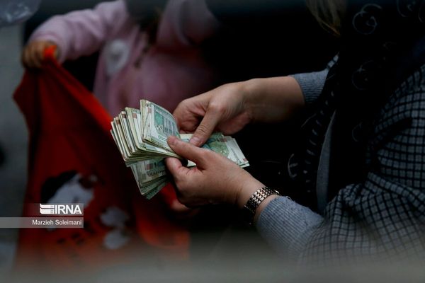 Iran’s Currency Drops To New Lows Two Days Before Norouz