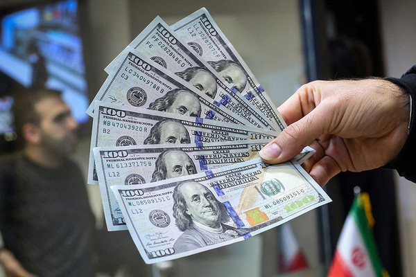 سعر الدولار يتجاوز 95 ألف تومان إيراني.. وغضب شعبي من دعم طهران لحزب الله