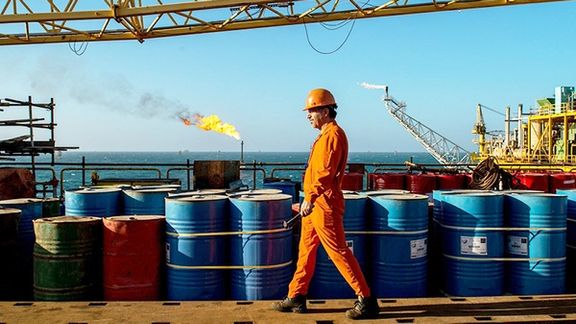 تضارب التصريحات الإيرانية حول بيع النفط للصين.. بين "مليون برميل".. و"لا شراء"