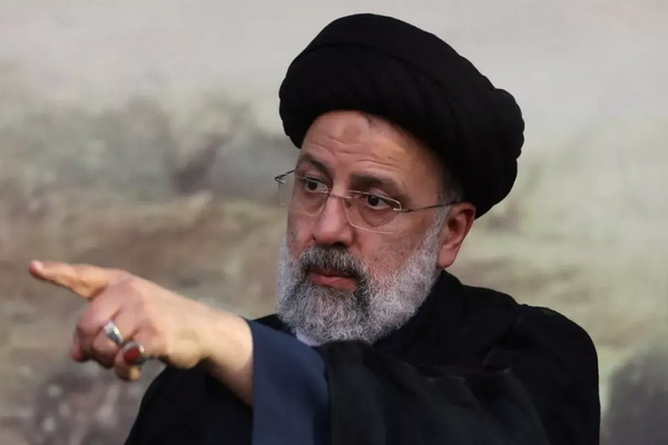 بعد عام من سقوط المروحية.. من المستفيد من مقتل الرئيس الإيراني السابق؟