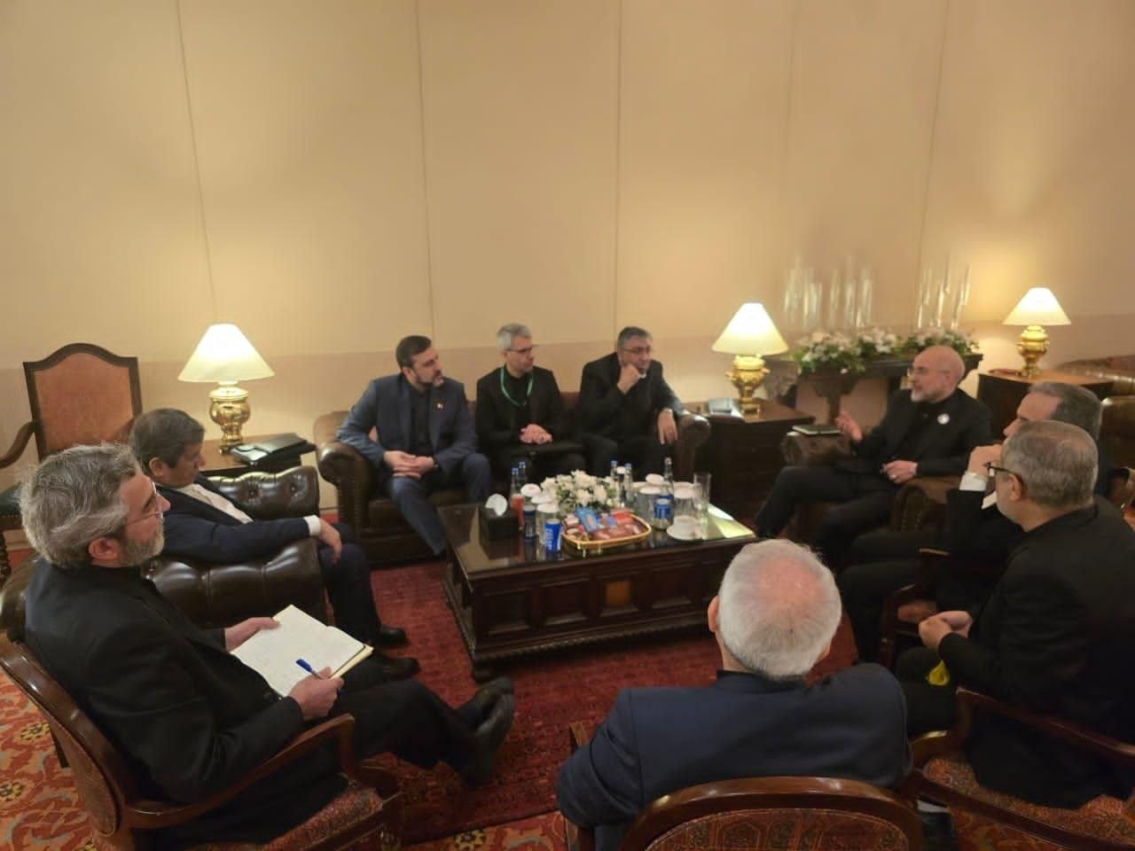 جلسه تیم‌مذاکره‌کننده جمهوری اسلامی در اسلام‌آباد، پیش از گفت‌وگو با طرف آمریکایی