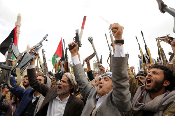 "وول ستريت جورنال": هجمات أميركا في اليمن تمهد لهجوم بري على الحوثيين المدعومين من إيران