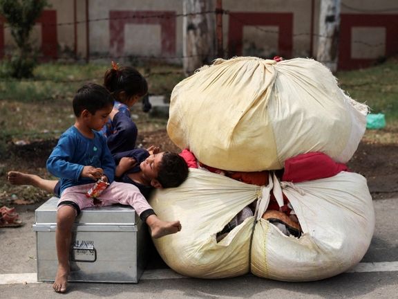 کودکان پاکستانی در نزدیکی گذرگاه مرزی با هند، ۱۲ اردیبهشت