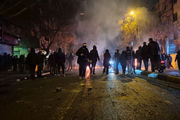 مجلس تنسيق نقابات المعلمين في إيران يؤكد مقتل 200 طالب