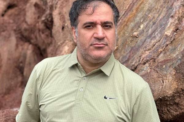 مهدی محمودیان، فعال سیاسی: زمانی که مردم را با گلوله میکشتند، عدهای مشغول سفیدشویی بودند