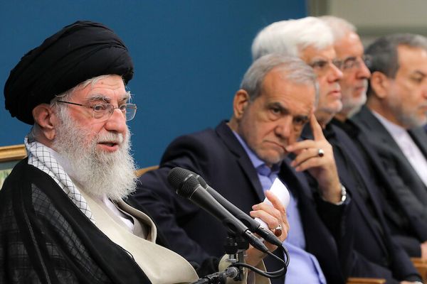 "رويترز": إيران اشترطت تخفيف العقوبات والإفراج عن أموال مجمدة لبدء المفاوضات المباشرة