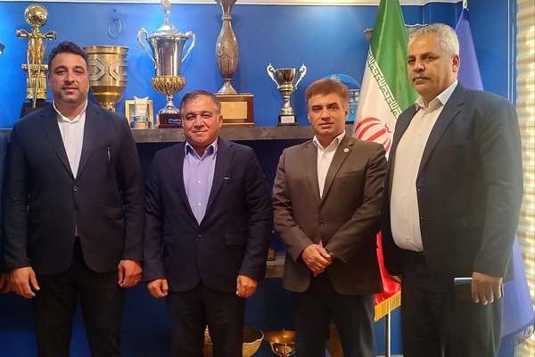 دیدار احسان حدادی با علی تاجرنیا در باشگاه استقلال برای تیمداری در دوومیدانی