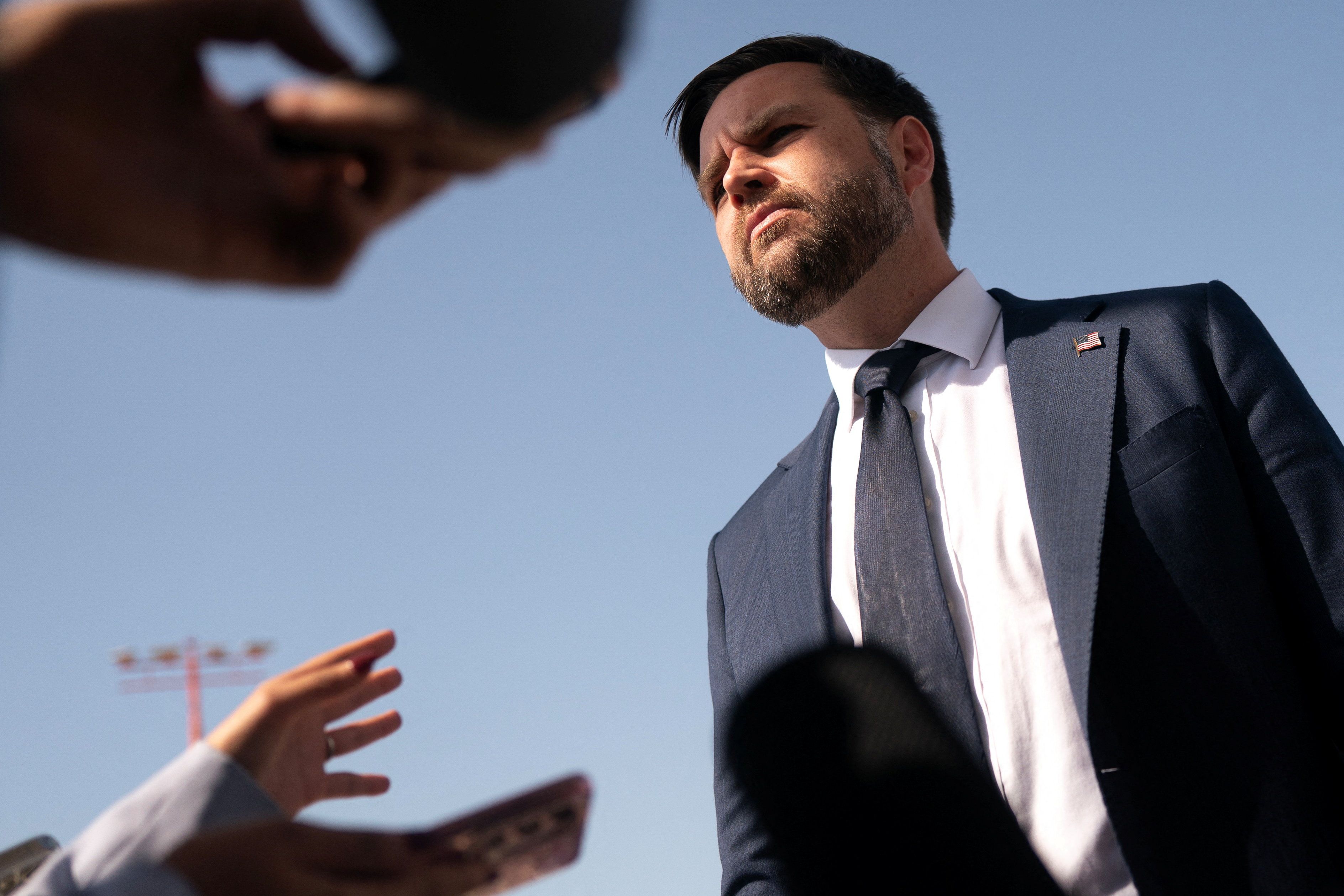 ونس از دموکرات‌ها خواست به تعطیلی دولت فدرال پایان دهند