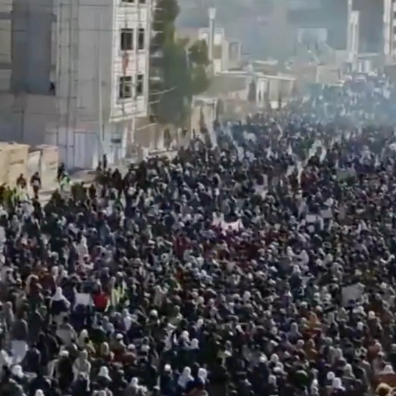 ادامه خیزش انقلابی در نقاط مختلف و در مراسم یادبود کشتهشدگان با وجود حمله نیروهای سرکوبگر