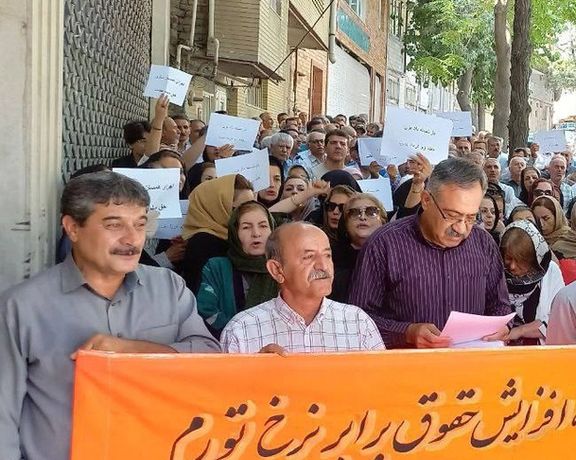 کانون صنفی معلمان: ۳۲ درصد معلمان ایران کمتر از ۱۰ میلیون تومان حقوق میگیرند