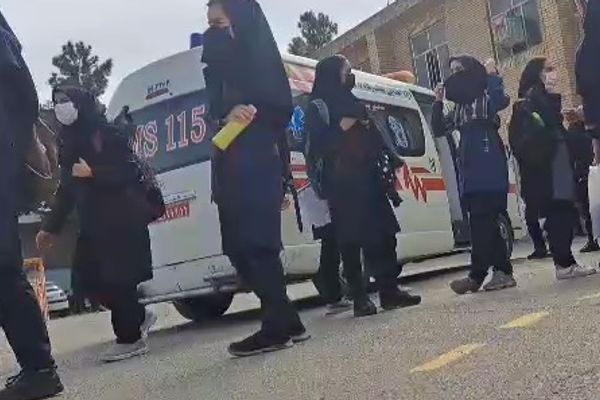 نشطاء إيرانيون يؤكدون تورط "غرفة فكر تابعة للنظام" في الهجمات الكيماوية على مدارس البنات