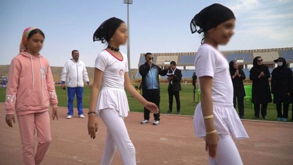 دادستان بیرجند به دلیل حجاب اجباری نداشتن چند کودک در مراسم ورزشی، دستور مجازات داد