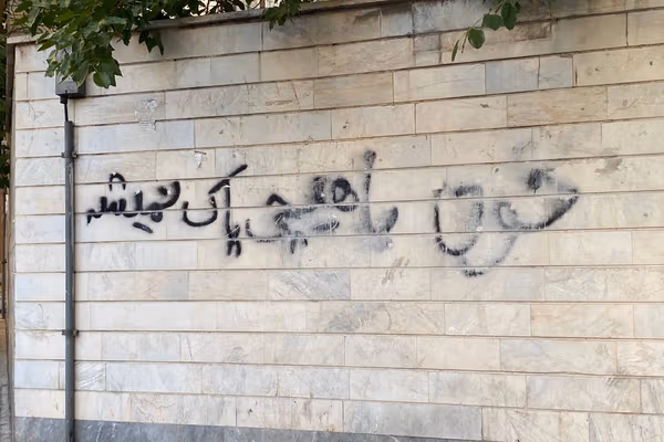 توافق با آمریکا، جمهوری اسلامی را نجات میدهد و مردم ایران را تنها میگذارد