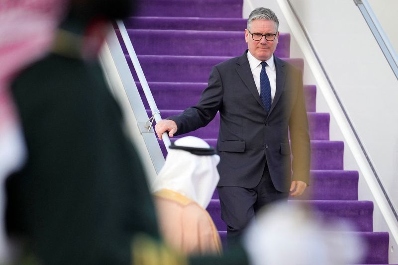 استارمر پس از گفت‌وگو با ترامپ: در حال تدوین طرح عملی عبور کشتی‌ها از تنگه هرمز هستیم