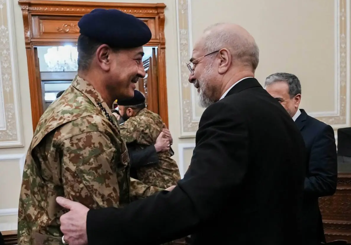 ایسنا: اگر چارچوب توافق تهران و واشینگتن نهایی شود، فرمانده ارتش پاکستان به ایران می‌رود