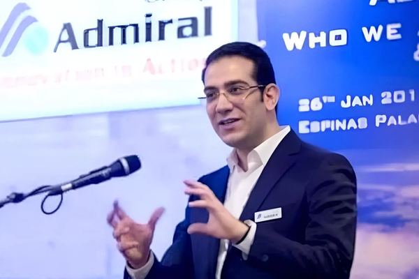 "بلومبرغ": بريطانيا تهدد بحل شركة مرتبطة بنجل أمين مجلس الأمن القومي الإيراني السابق