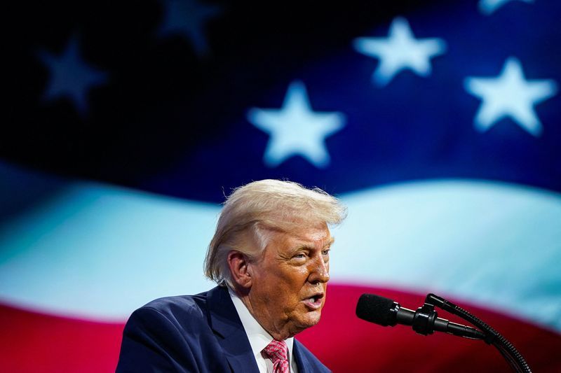 ترامپ: جمهوری اسلامی «حکومتی بیمار و منحرف» است؛ تنها دو هفته با سلاح هسته‌ای فاصله داشت