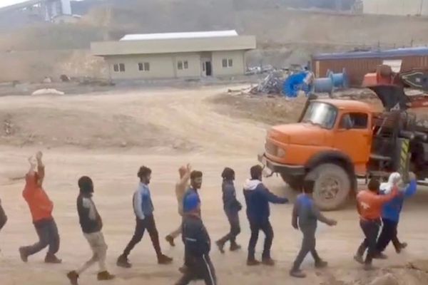 المجلس المنظم لاحتجاجات عمال النفط الإيرانيين: الإضراب مستمر والنظام فشل في كسره