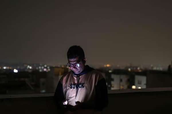 Internet shutdown drives Iranians to leave country for access