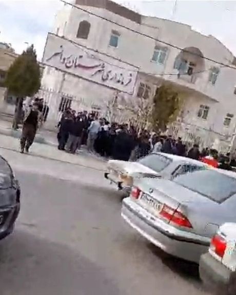 نافرمانی مدنی و تجمع پس از پلمب مغازهها بهدلیل اعتصاب؛ تداوم اعتراضات دانشجویی در ۱۷ آذر