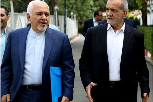 وصفتهم بـ "الفاسدين والبلطجية".. صحيفة المرشد تهاجم ظريف والمحيطين بالرئيس الإيراني الجديد