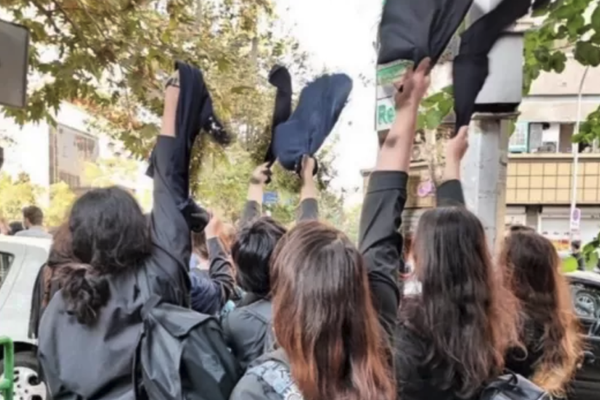 مجلس نقابة المعلمين الإيرانيين يدعو إلى إنهاء تواجد القوات الأمنية بالمدارس