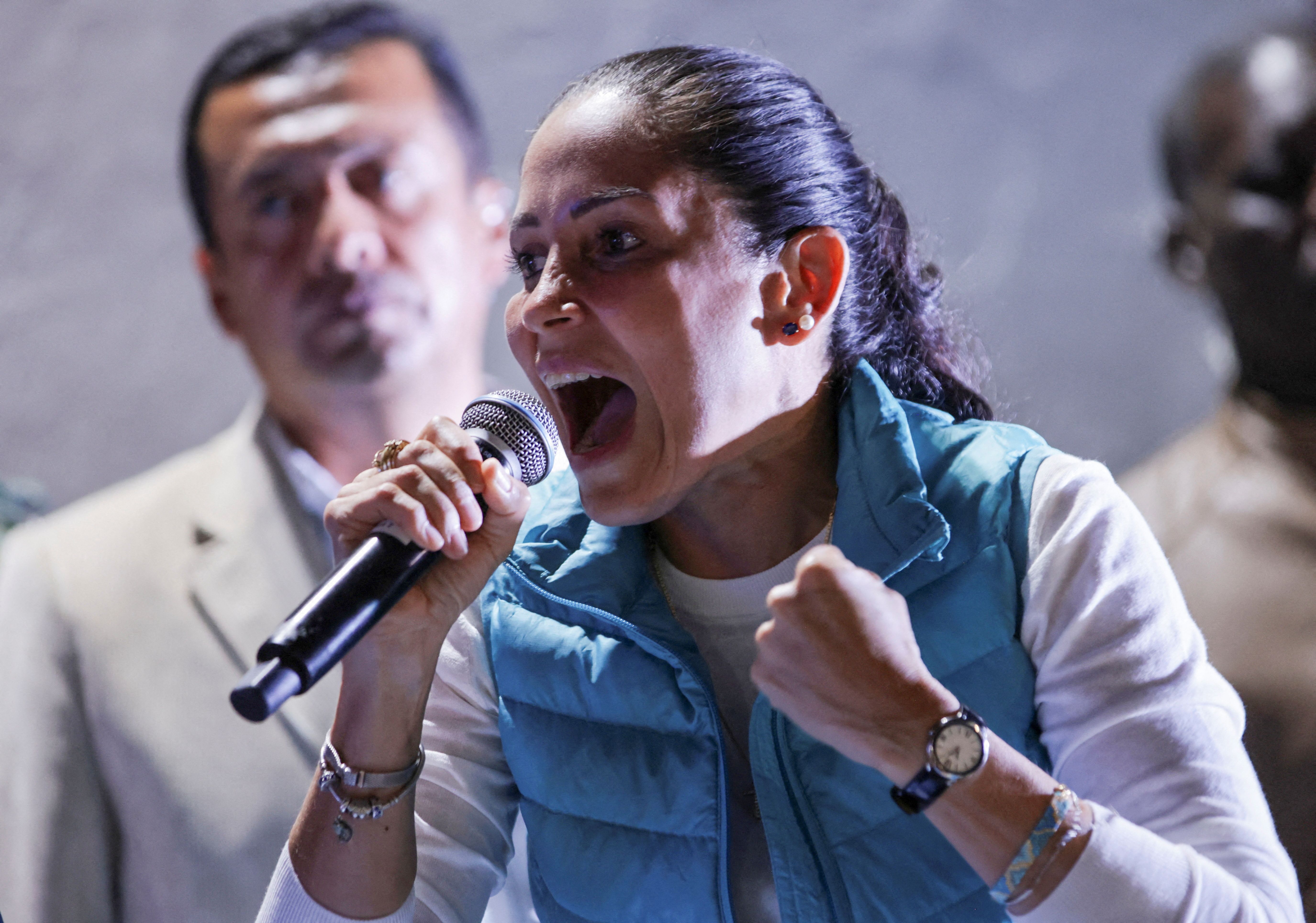 لوئیسا گونزالس، وکیل ۴۷ ساله چپ‌گرا 