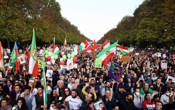 سخنگوی پلیس آلمان: حدود ۸۰ هزار نفر در تجمع بزرگ ایرانیان در برلین شرکت کردند