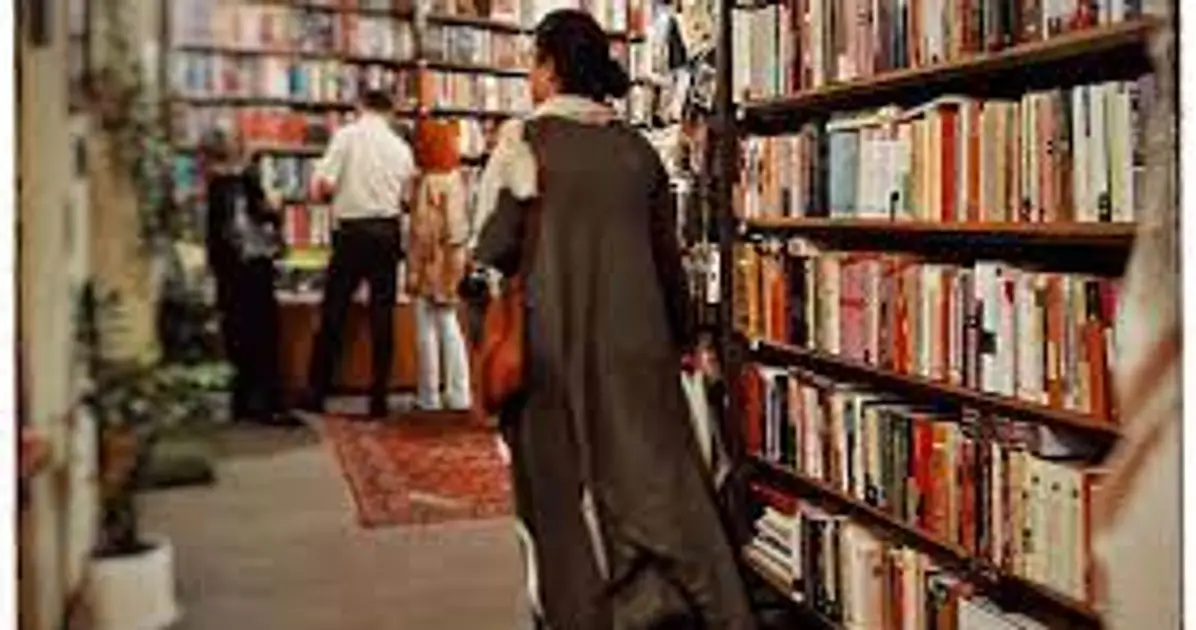 Two More Bookstores Closed In Tehran For Failing To Enforce Hijab – ایران اینترنشنال