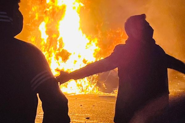 پیام مخاطب: در یزد با حکومت نظامی بسیاری از بازاریان مغازهها را باز نکردهاند