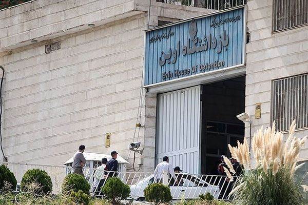 باريس تطالب بالإفراج الفوري عن فرنسيين تعتقلهم طهران