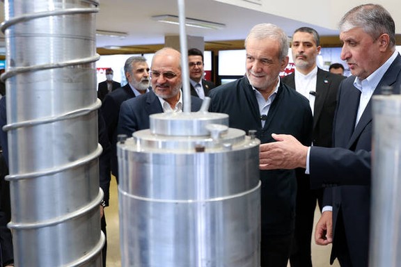 بازدید مسعود پزشکیان از نمایشگاه موسوم به «دستاوردهای صنعت هستهای»، ۲۰ فروردین