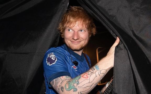 اد شیرن، خواننده «عزیزم» در لیست رسمی تیم ایپسویچ تاون برای فصل ۲۰۲۵-۲۰۲۶