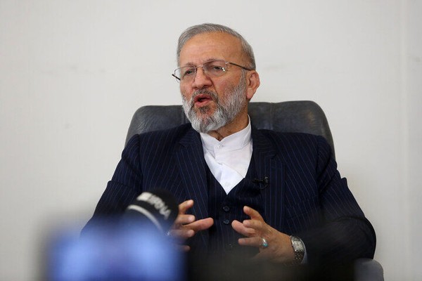 برلماني إيراني يطالب بشن هجمات برية على القواعد الأميركية في العراق والكويت والبحرين