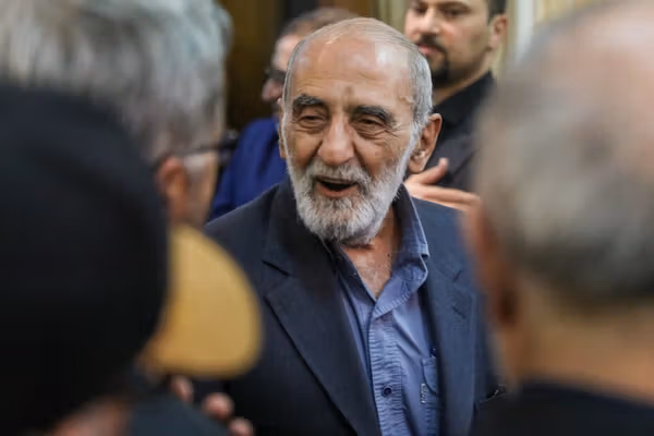 نماینده خامنهای در روزنامه کیهان: ماراتن کیش با اعتراض تودههای انبوه مردم روبهرو شده