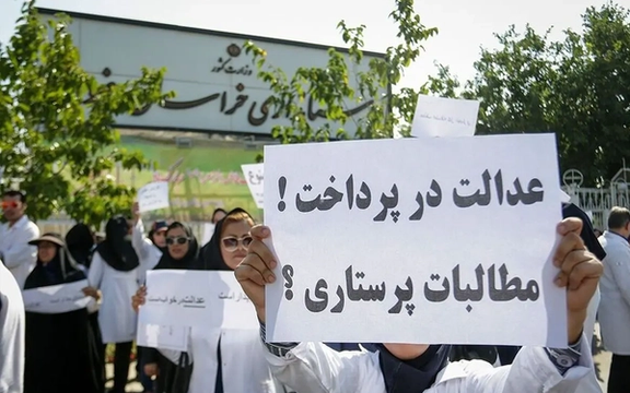 دبیرکل خانه پرستار: اعتراض پرستاران تا وجود تعرفهگذاری مندرآوردی ادامه دارد