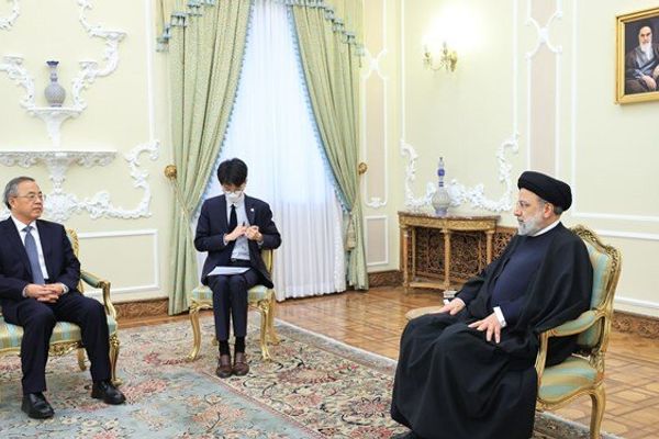 "بلومبرغ": الصين ترسل مسؤولًا مهمشًا إلى طهران لاسترضاء المسؤولين الإيرانيين