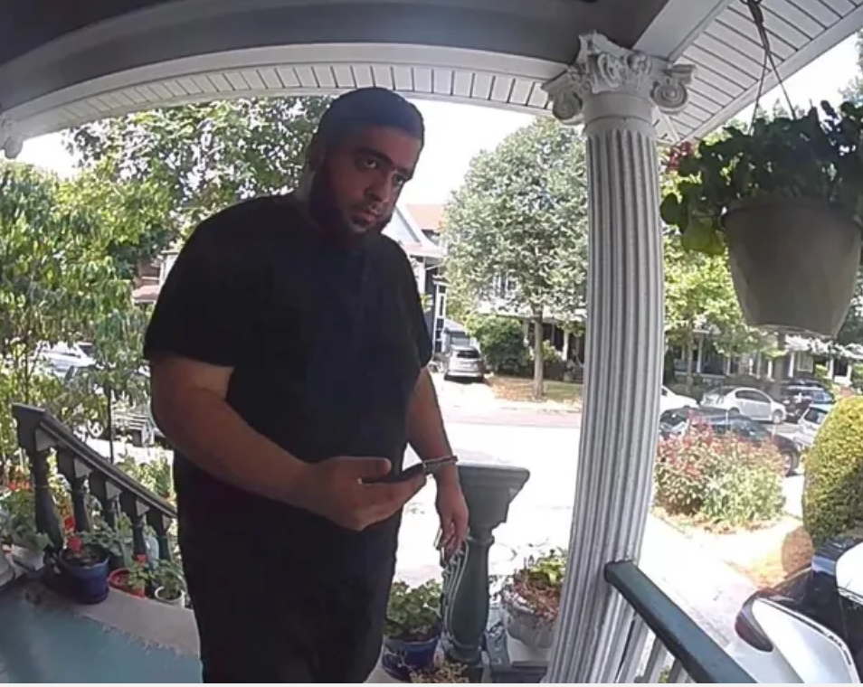 كشف تفاصيل جديدة عن اعتقال الرجل المسلح أمام منزل المعارضة الإيرانية