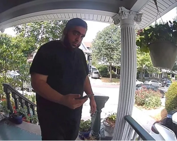 كشف تفاصيل جديدة عن اعتقال الرجل المسلح أمام منزل المعارضة الإيرانية