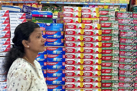 خمیر دندان، میدان نبرد تجاری آمریکا و هند