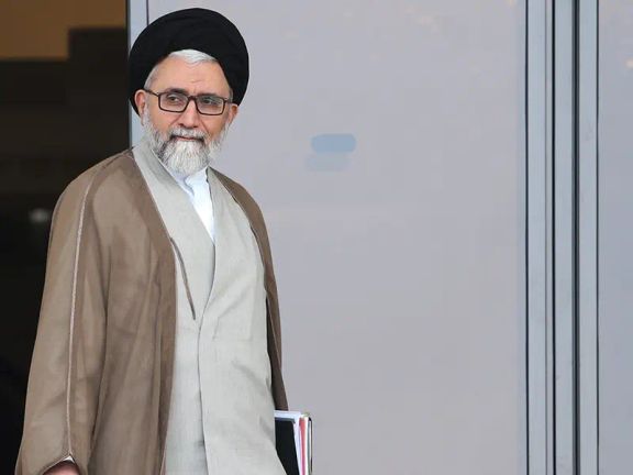 الاستخبارات الإيرانية تهدد مرشحي الانتخابات الرئاسية.. والرقابة: الدعوة للمقاطعة "جريمة"