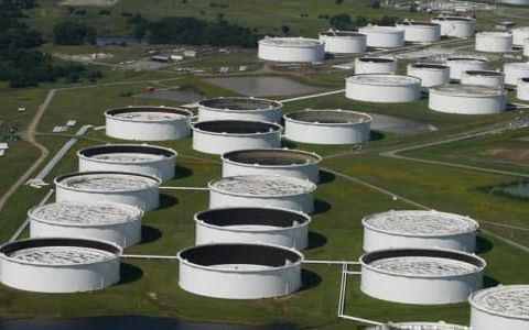 قیمت نفت روز دوشنبه به دنبال نشانههایی از پیشرفت در مذاکرات هستهای کاهش یافت