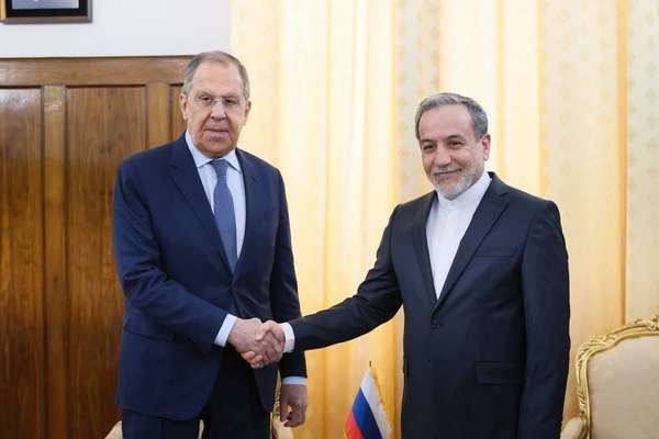 وزير الخارجية الإيراني: لن نتفاوض مع واشنطن إذا استمرت سياسة "الضغط الأقصى"