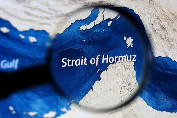 آیا جمهوری اسلامی میتواند از عبور کشتیها در تنگه هرمز عوارض بگیرد؟