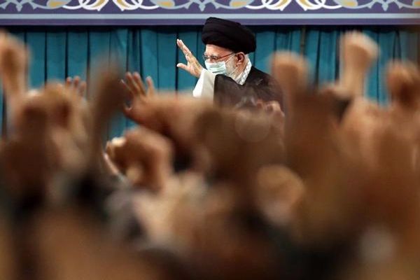 وسط مطالب دولية بتصنيفه "منظمة إرهابية".. المرشد الإيراني: الحرس الثوري أكبر مكافح للإرهاب